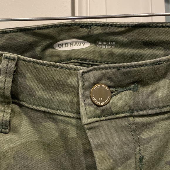 Old Navy rockstar super skinny camouflage jeans - Picture 2 of 5